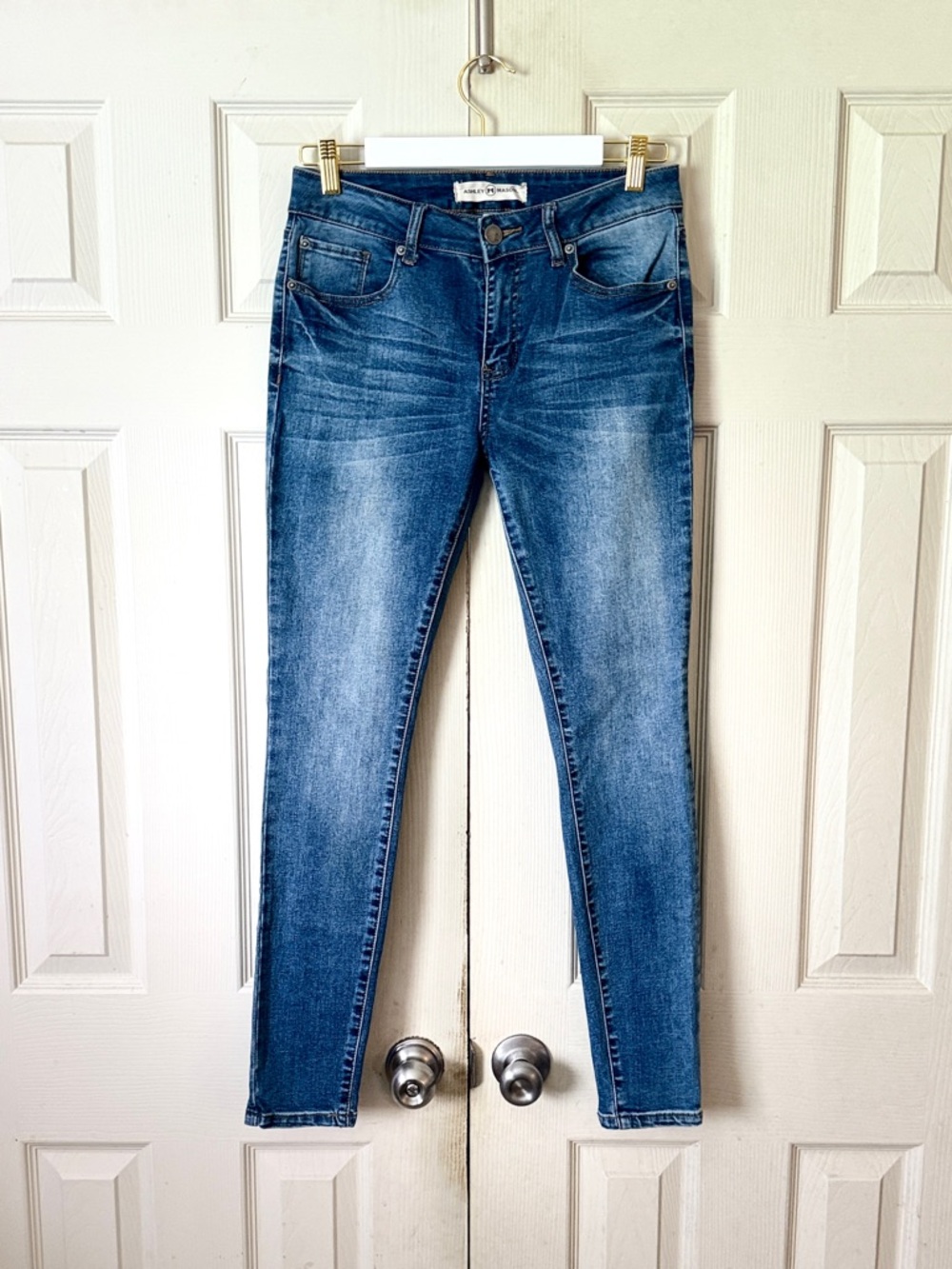 Ashley Mason Medium Wash Skinny Jeans👖